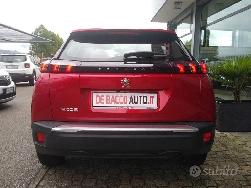 Usata Peugeot 2008 Active 101 CV (74 kW) 2023 Rosso SUV