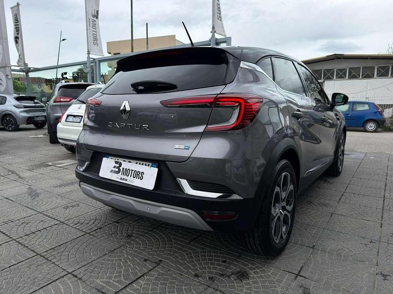 Usata Renault Captur Zen 94 CV (69 kW) 2022 Grigio SUV