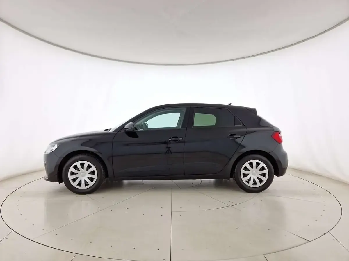 Usata Audi A1 Sportback Admired 95 CV (69 kW) 2025 Nero mito metallizzato Utilitaria