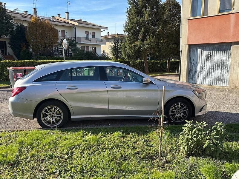 Usata Mercedes CLA180 2018 Grigio Berlina