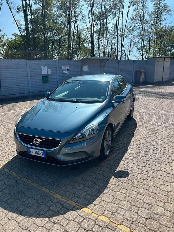 Usata Volvo V40 Kinetic 2014 Blu Berlina