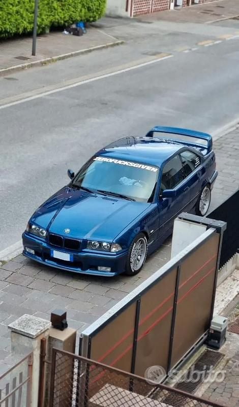 Blu Usata 1999 BMW 318 Performance Coupé | 11.900 € (Buon prezzo) - Immagine 1/4