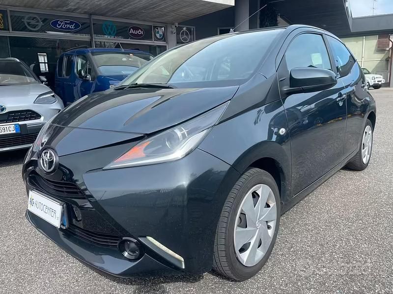 Usata Toyota Aygo X-play 69 CV (50 kW) 2015 Nero Utilitaria