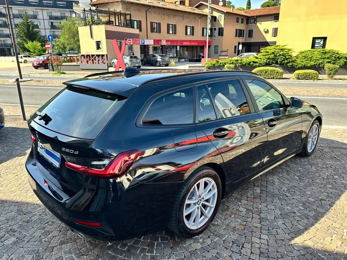 Usata BMW 320 Efficient Dynamics 190 CV (139 kW) 2022 Nero Station wagon