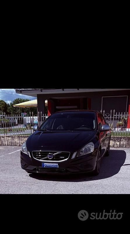 Usata Volvo V60 115 CV (84 kW) 2012 Nero Station wagon