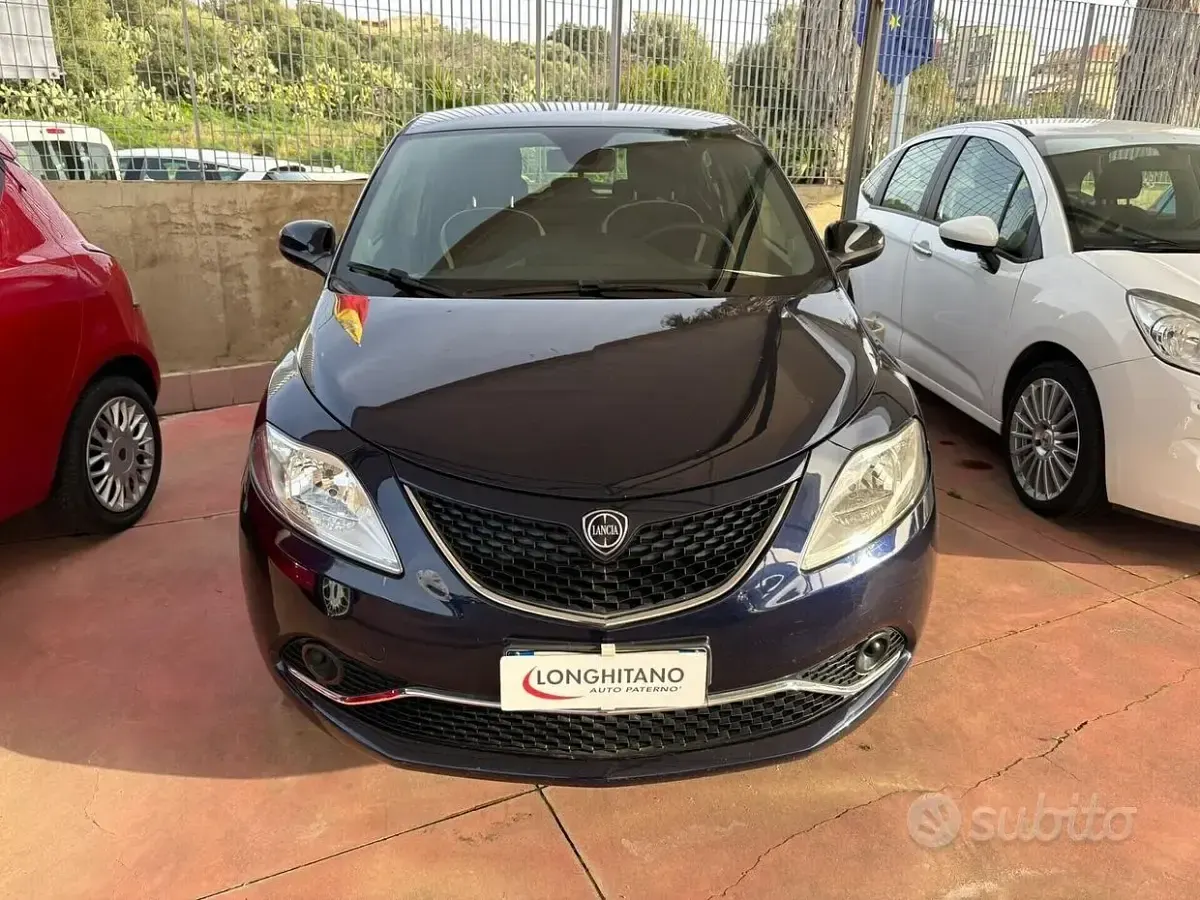 Usata Lancia Ypsilon Silver 69 CV (50 kW) 2017 Viola Utilitaria