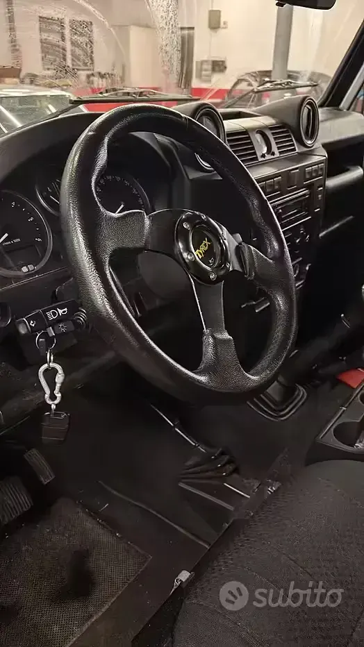 Usata Land Rover Defender 68 CV (50 kW) 2013 SUV
