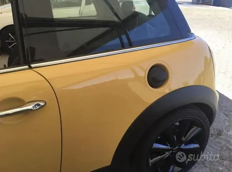 Usata Mini Cooper D 109 CV (80 kW) 2007 Giallo Utilitaria