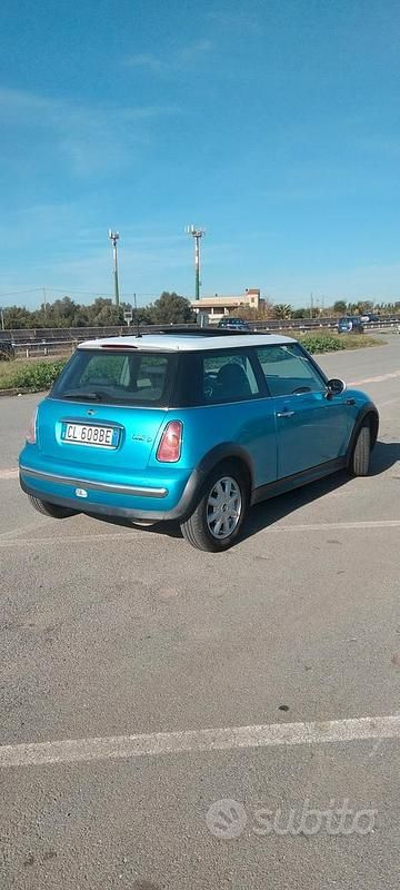 Begagnad Mini One D 75 HK (55 kW) 2004 Halvkombi