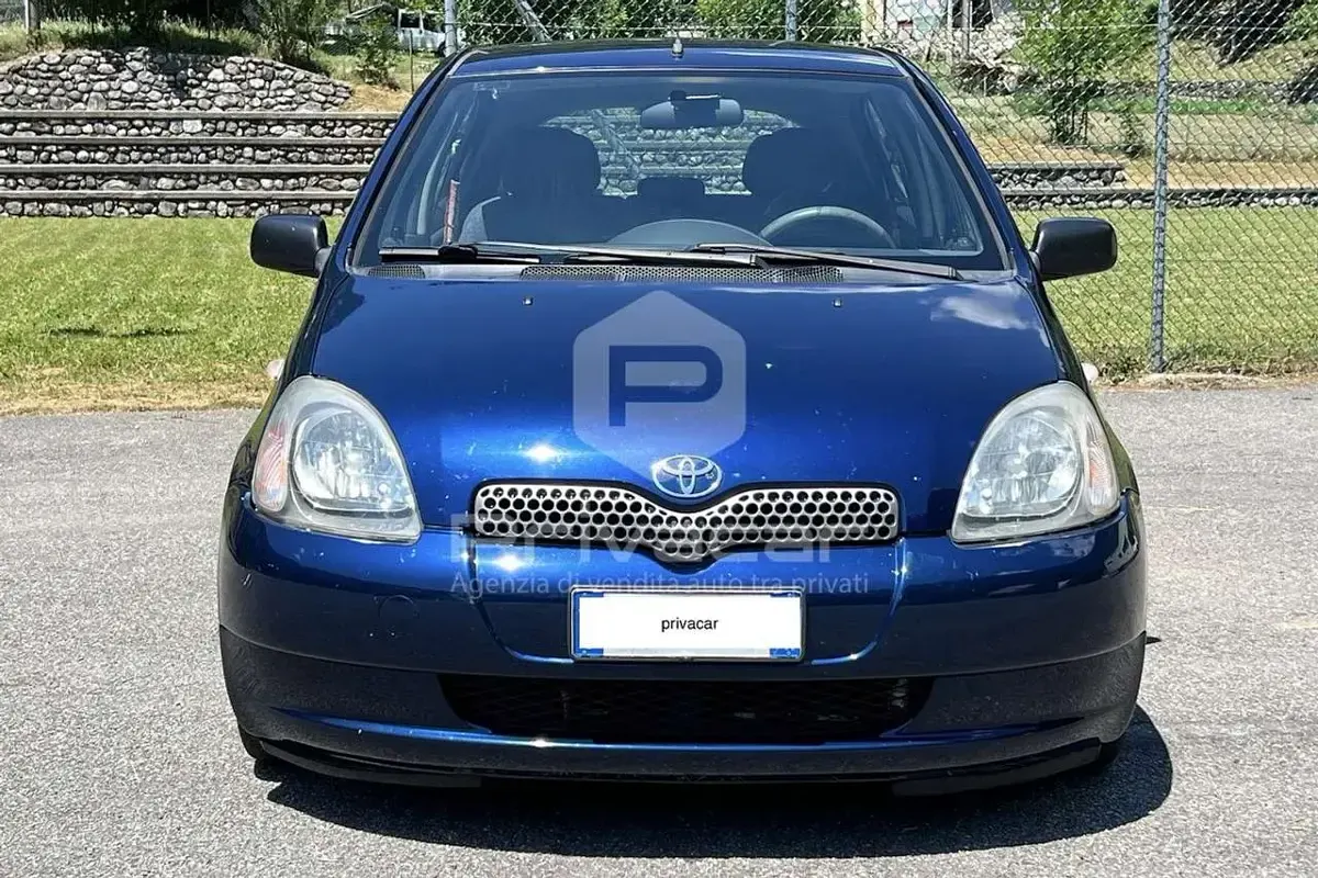Usata Toyota Yaris Luna 86 CV (63 kW) 2002 Blu Utilitaria