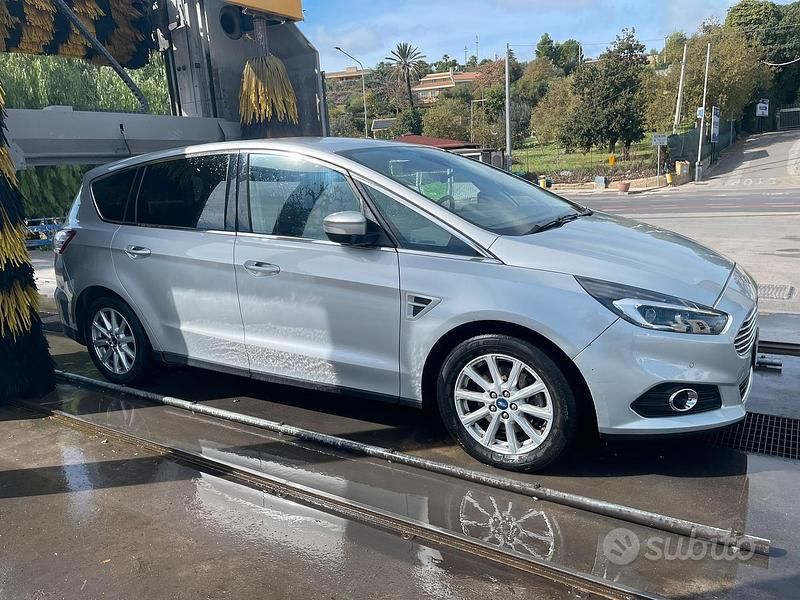 Usata Ford S-MAX 179 CV (131 kW) 2016 Grigio Monovolume