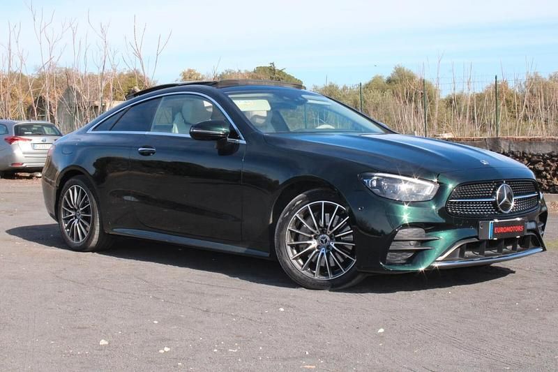 Usata Mercedes E300 265 CV (194 kW) 2021 Verde Coupé