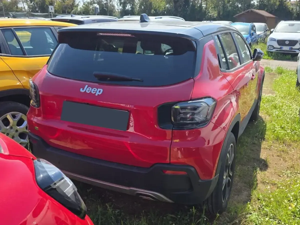 Usado Jeep Avenger Summit 110 CV (80 kW) 2024 Negro SUV