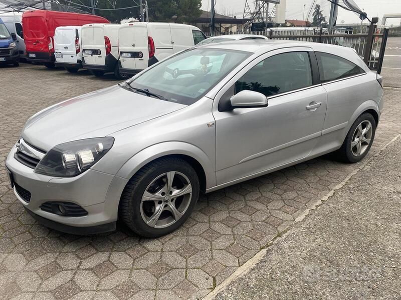Usata 2007 Opel Astra GTC Due volumi | 1999 € - Immagine 1/1