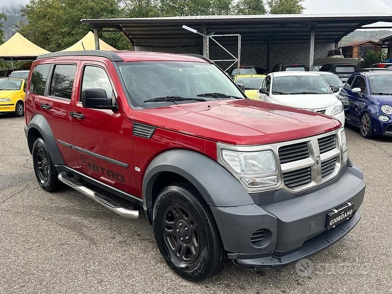 Usata Dodge Nitro SE 177 CV (130 kW) 2008 Rosso SUV
