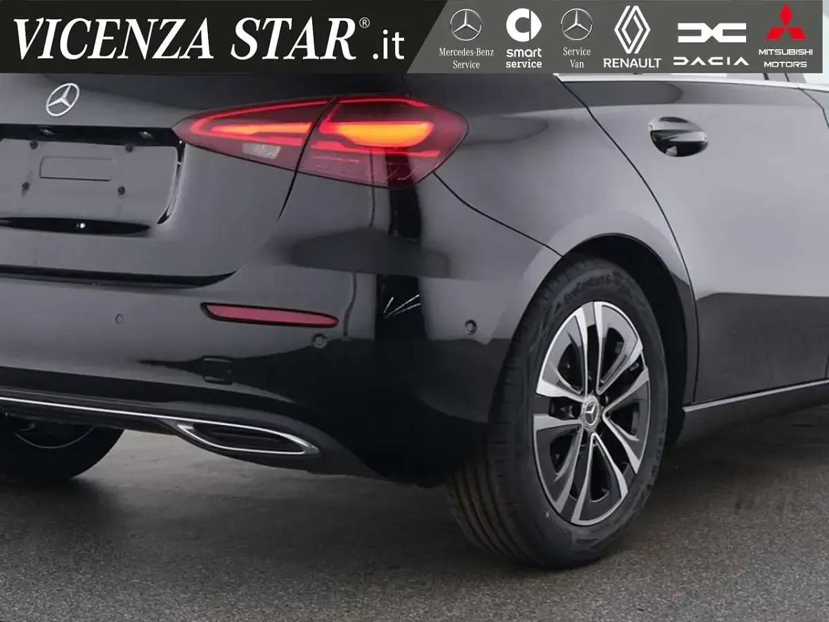 Usata Mercedes A180 Advanced 136 CV (100 kW) 2025 Nero cosmo Berlina