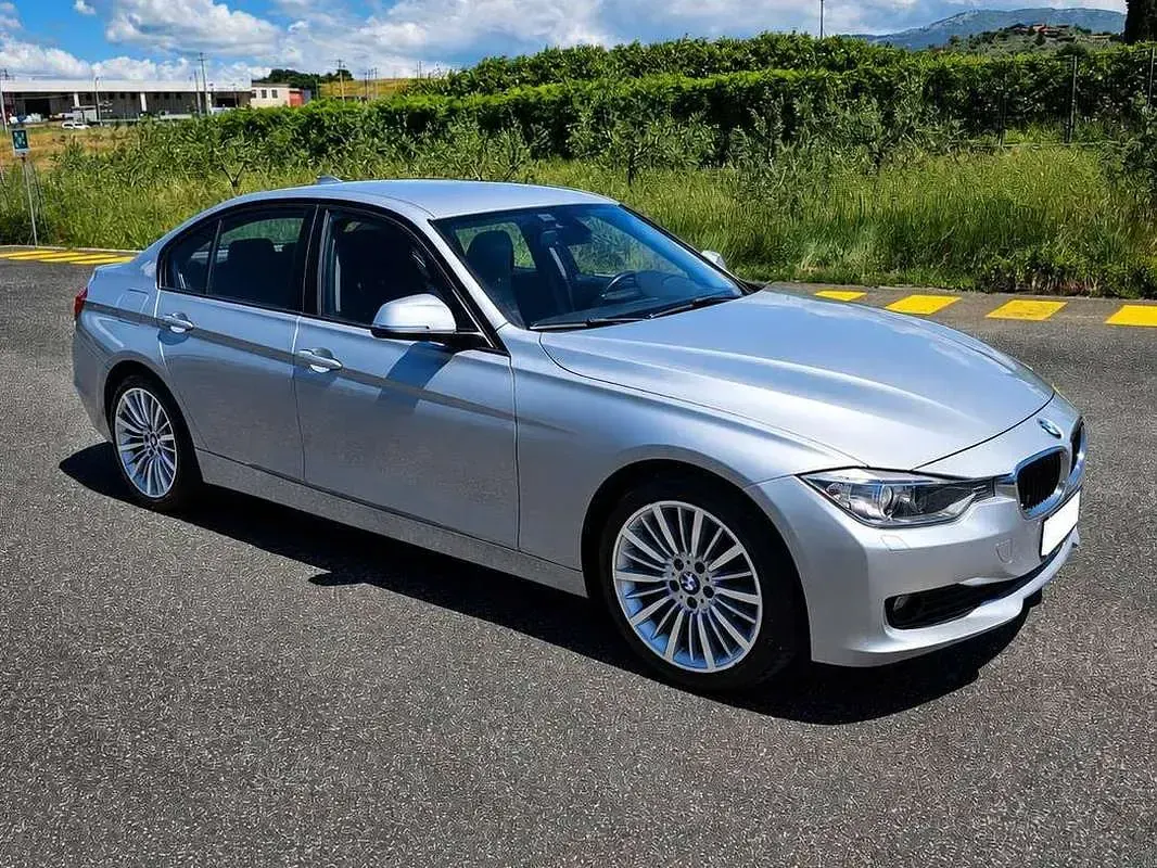Usata BMW 318 Efficient Dynamics 143 CV (105 kW) 2013 Grigio Berlina