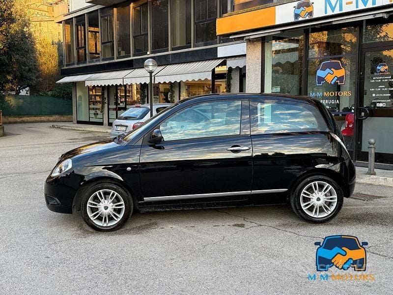 Usata Lancia Ypsilon 69 CV (50 kW) 2011 Nero Utilitaria