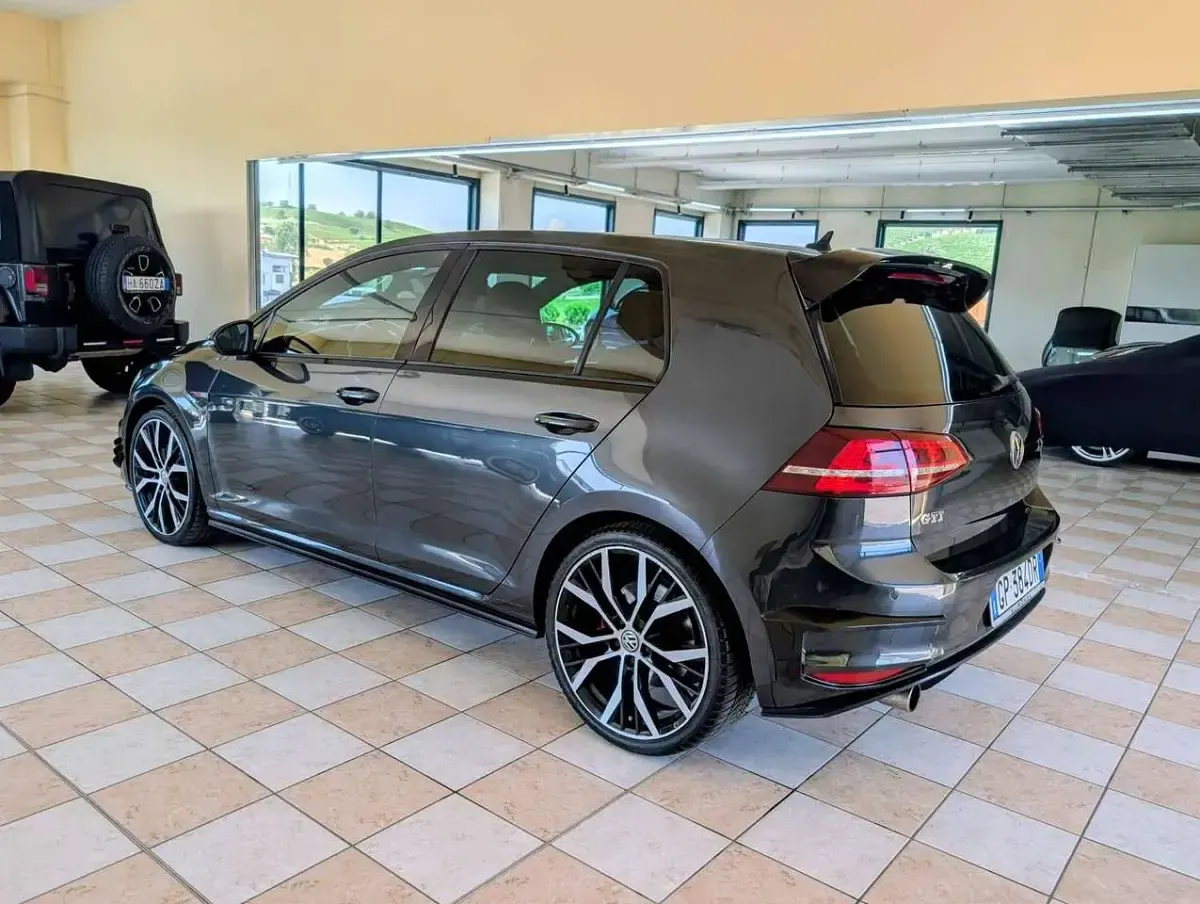 Usata VW Golf VII GTI 220 CV (161 kW) 2016 Dolphin grey Berlina
