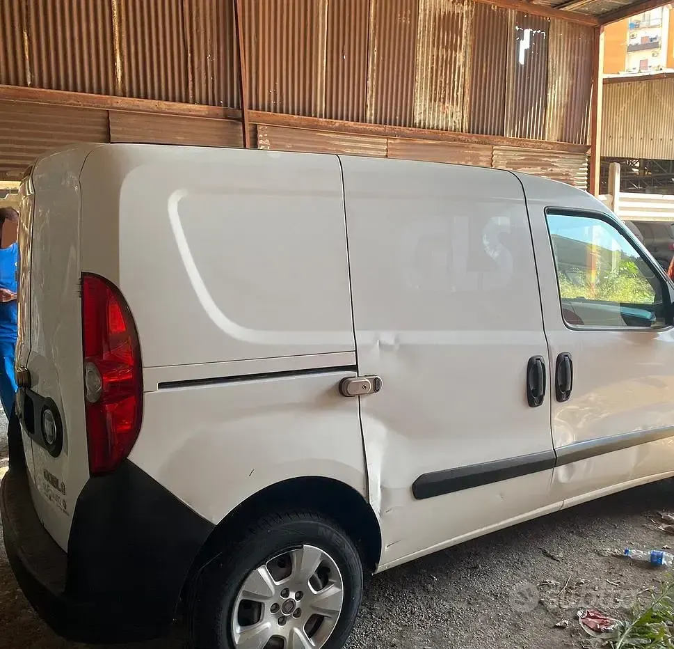 Usata Fiat Doblò 105 CV (77 kW) 2011 Bianco Monovolume