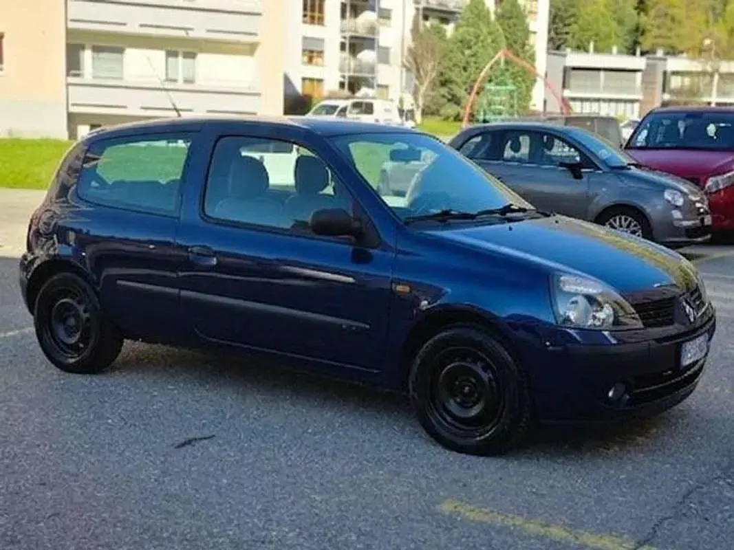 Usata Renault Clio II Authentique 58 CV (42 kW) 2004 Blu/azzurro Berlina