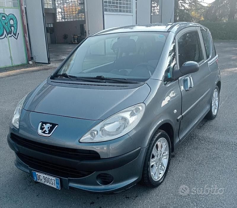 Usata Peugeot 1007 73 CV (53 kW) 2007 Grigio Monovolume