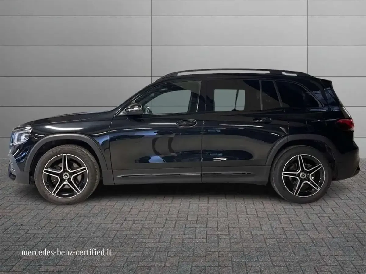 Usata Mercedes GLB200 Premium 150 CV (110 kW) 2023 Vernice nero cosmo SUV