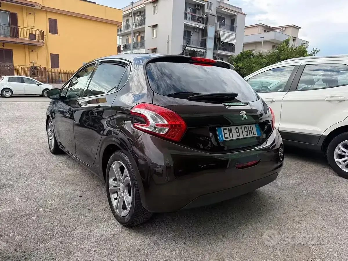 Usata Peugeot 208 Allure 95 CV (69 kW) 2012 Marrone Utilitaria