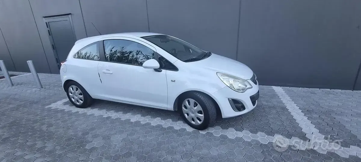 Usata Opel Corsa 86 CV (63 kW) 2012 Bianco Utilitaria