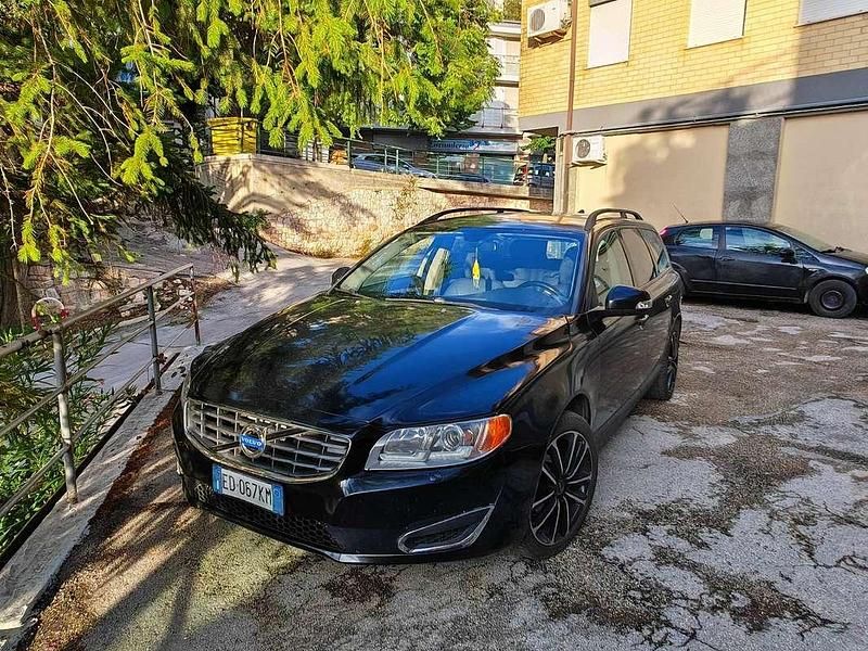 Usata Volvo V70 140 CV (102 kW) 2010 Nero Station wagon