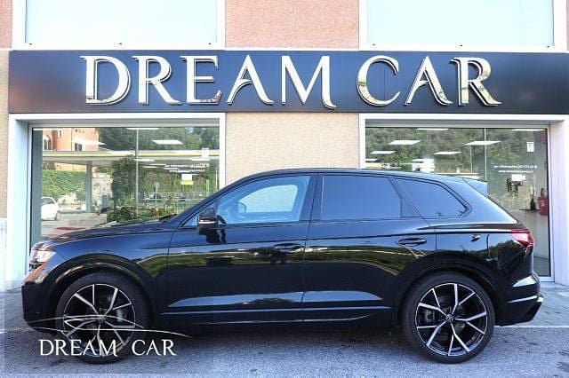 Usata VW Touareg R-line 231 CV (169 kW) 2024 Nero metallizzato SUV