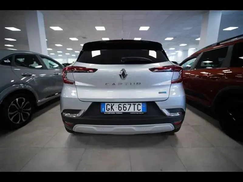 Usata Renault Captur Intens 160 CV (117 kW) 2022 Grigio chiaro SUV