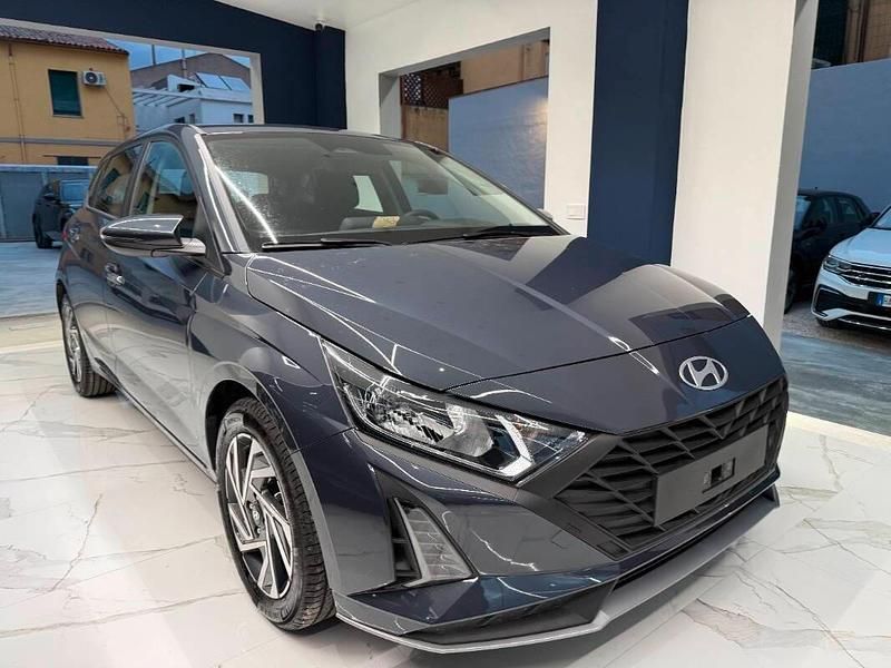 Grigio Nuova 2025 Hyundai i20 Monovolume | 16.900 € (Buon prezzo) - Immagine 1/4