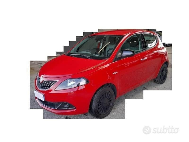 Usata Lancia Ypsilon Silver 70 CV (51 kW) 2022 Rosso Utilitaria