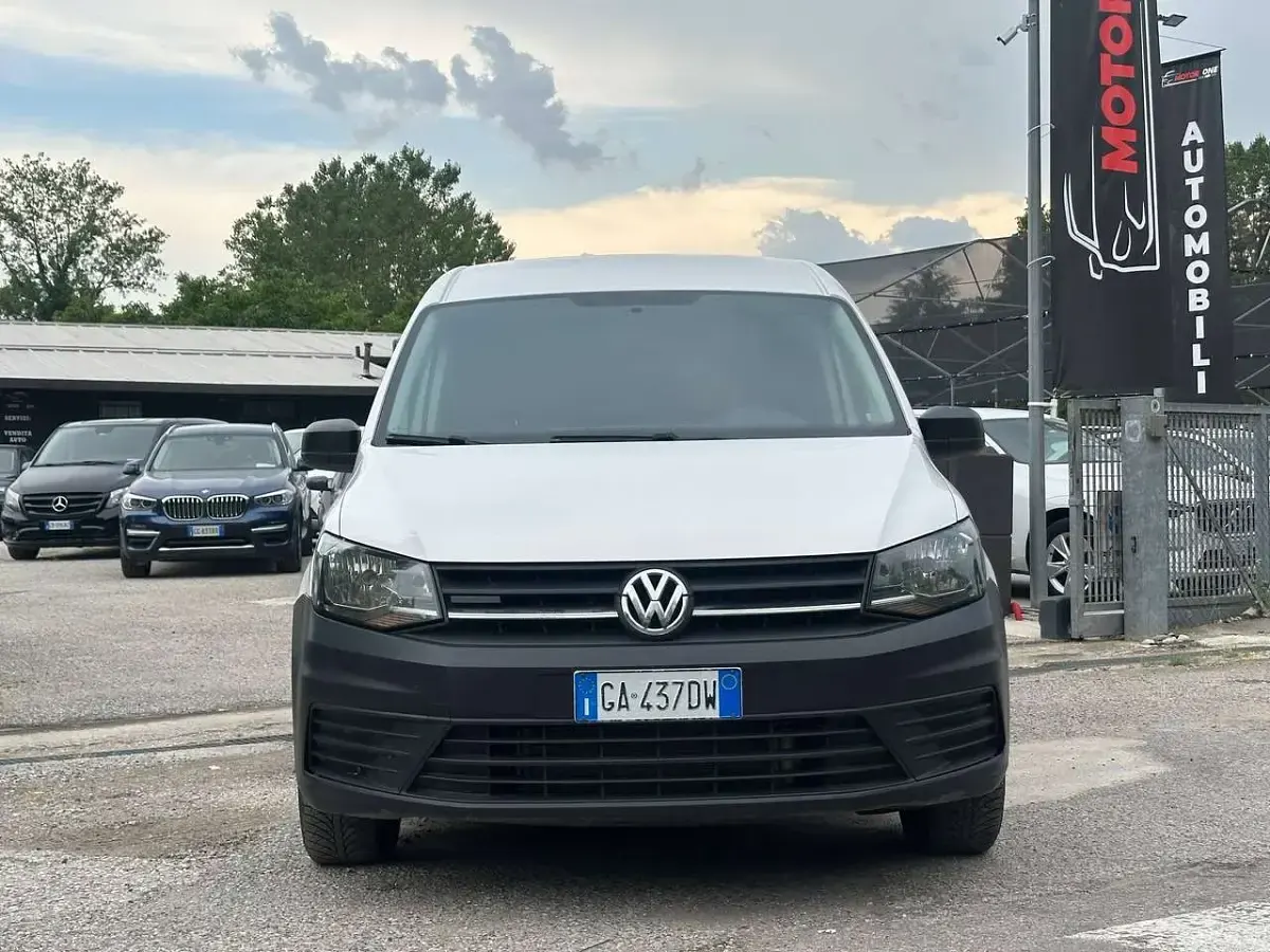 Usata VW Caddy 122 CV (89 kW) 2020 Bianco Monovolume