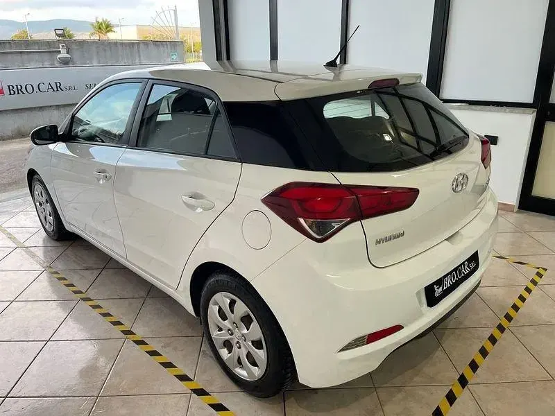Usata Hyundai i20 Classic 75 CV (55 kW) 2016 Bianco Berlina