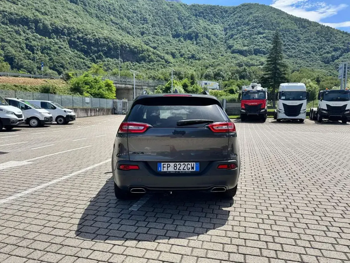 Usata Jeep Cherokee Night Eagle 185 CV (136 kW) 2018 Grigio SUV