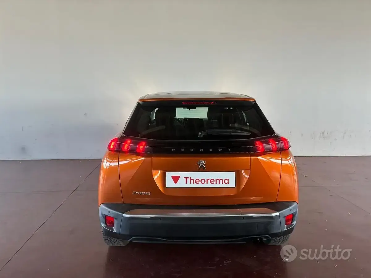 Usata Peugeot 2008 Allure 102 CV (75 kW) 2022 Giallo SUV