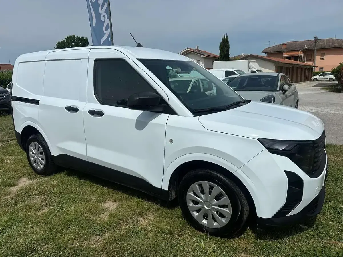 Usata Ford Transit 101 CV (74 kW) 2024 Frozen white Furgone