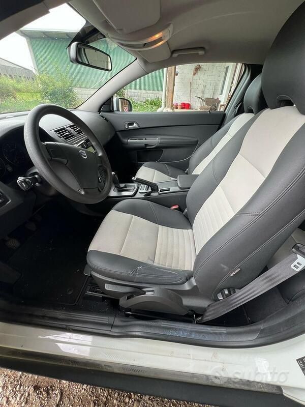 Usata Volvo C30 109 CV (80 kW) 2009 Bianco Utilitaria