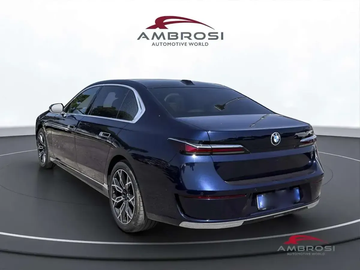 Usata BMW 740 286 CV (210 kW) 2024 Blu Berlina