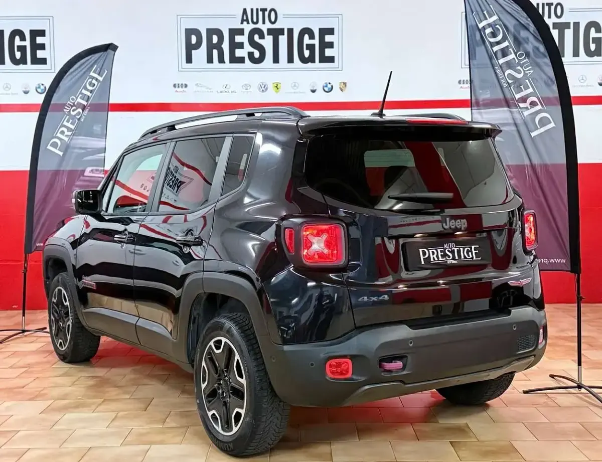 Usata Jeep Renegade Trailhawk 170 CV (125 kW) 2017 Nero SUV