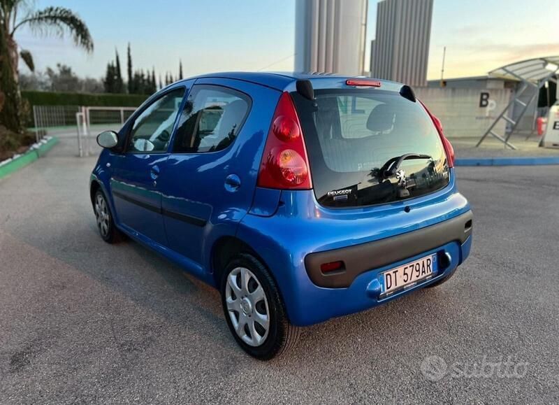 Usata Peugeot 107 68 CV (50 kW) 2009 Blu Utilitaria