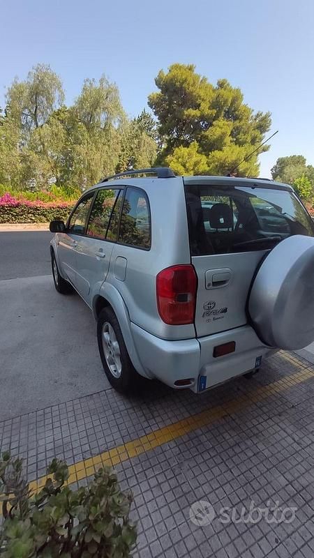 Usata Toyota RAV4 116 CV (85 kW) 2002 Grigio SUV