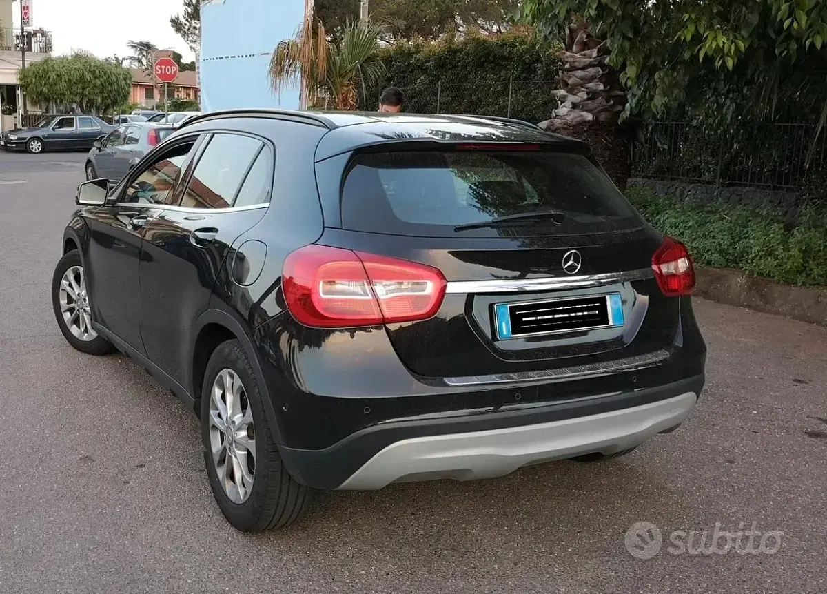 Usata Mercedes GLA200 156 CV (114 kW) 2016 Nero SUV