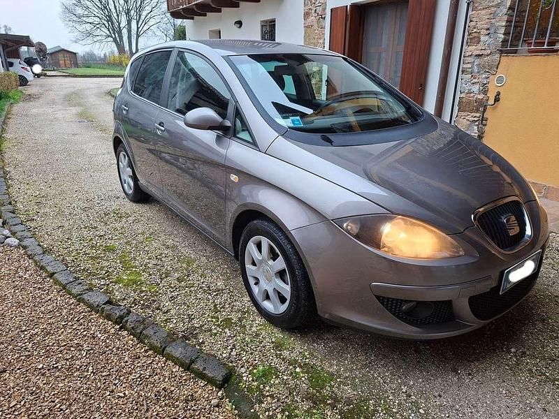 Usata Seat Altea Stylance 105 CV (77 kW) 2005 Grigio Monovolume