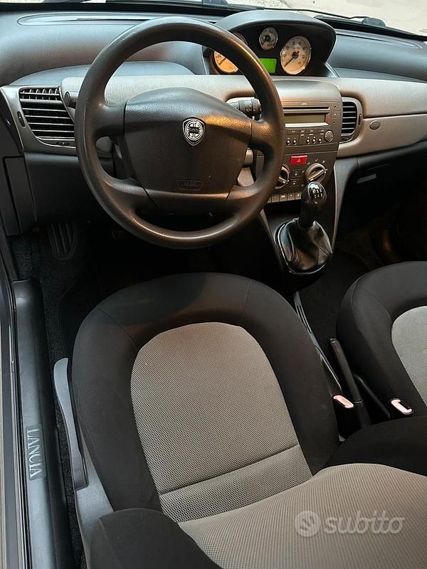 Usata Lancia Ypsilon 70 CV (51 kW) 2006 Grigio Utilitaria