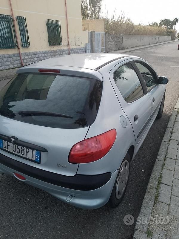 Usata Peugeot 206 68 CV (50 kW) 2003 Grigio Utilitaria
