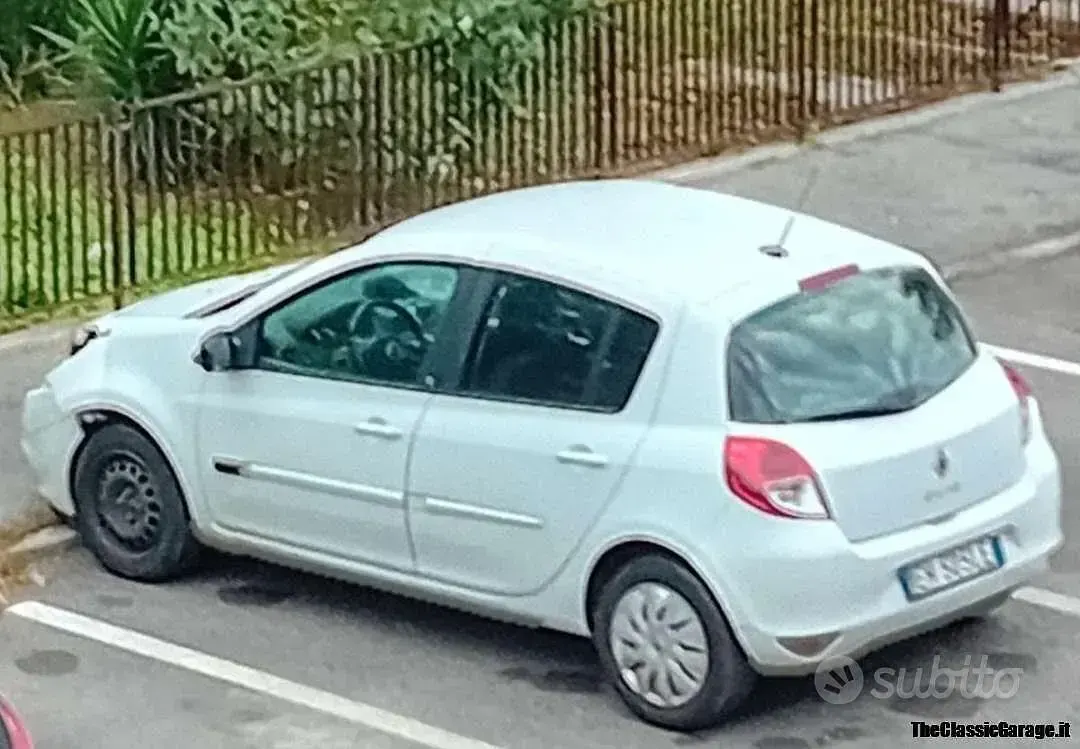 Usata Renault Clio II 75 CV (55 kW) 2011 Bianco Berlina