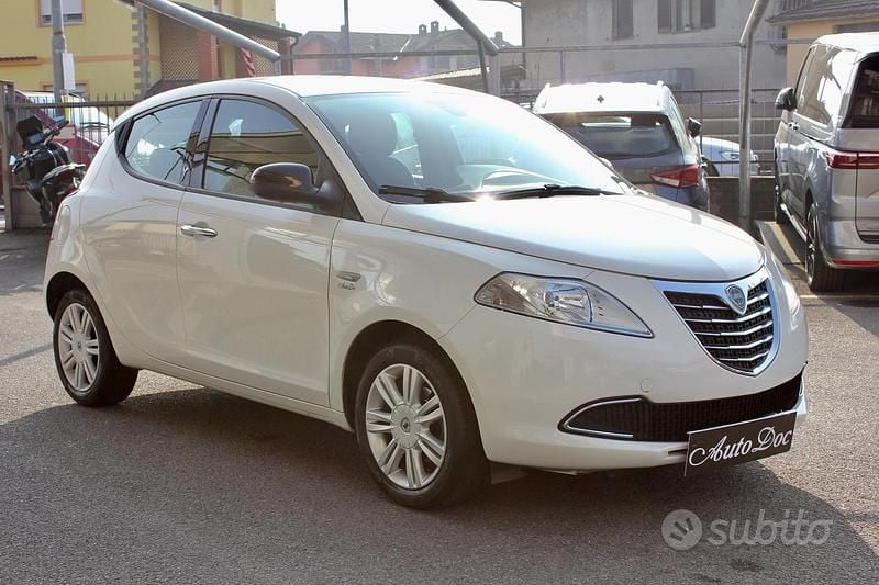 Usata Lancia Ypsilon Gold 69 CV (50 kW) 2015 Bianco Utilitaria